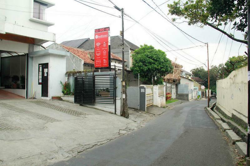 Wisma tamu Reddoorz Near Telkom Corporate Bandung